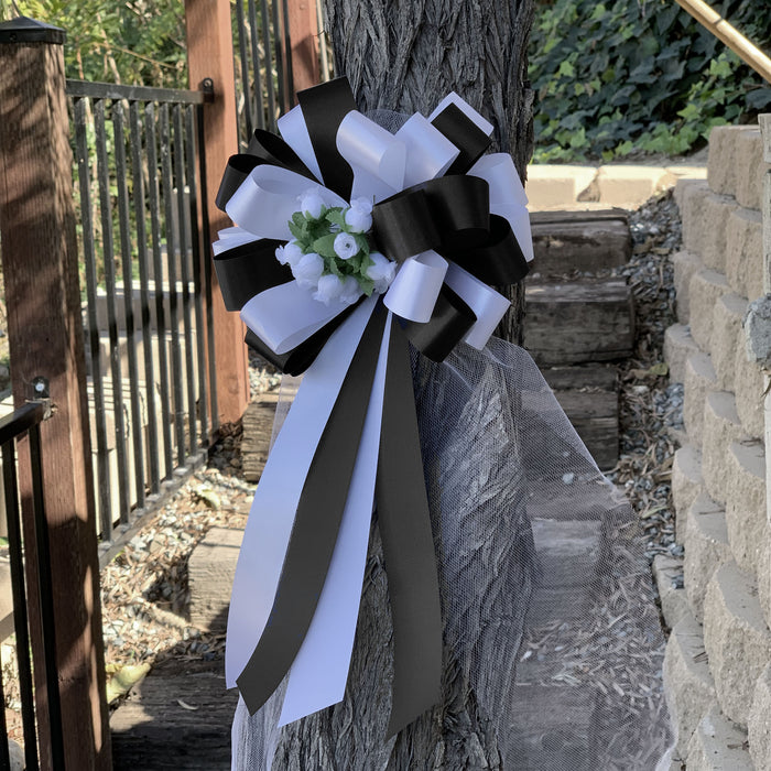 black-and-white-ribbon-wedding-decorations