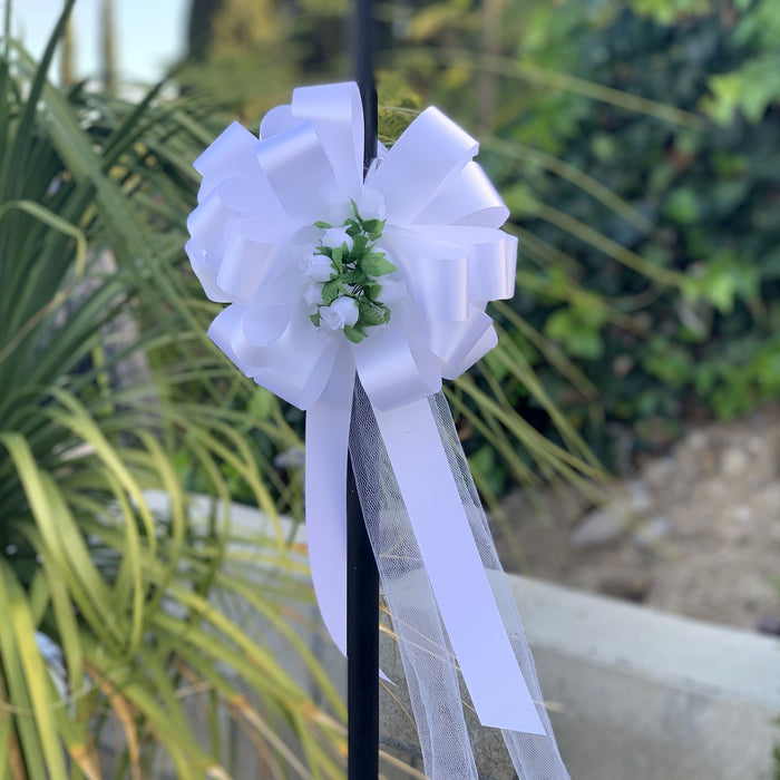 white-pull-bows-with-roses