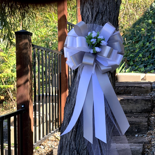 white-silver-wedding-decorations